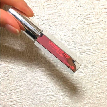 K-Palette LASTING LIP TINT 03

お誕生日プレゼントでもらいました！
これは03番だったかな？

発色いいし、全然落ちない！！！！
潤いも続きます！
ラメも入っててめっちゃ可