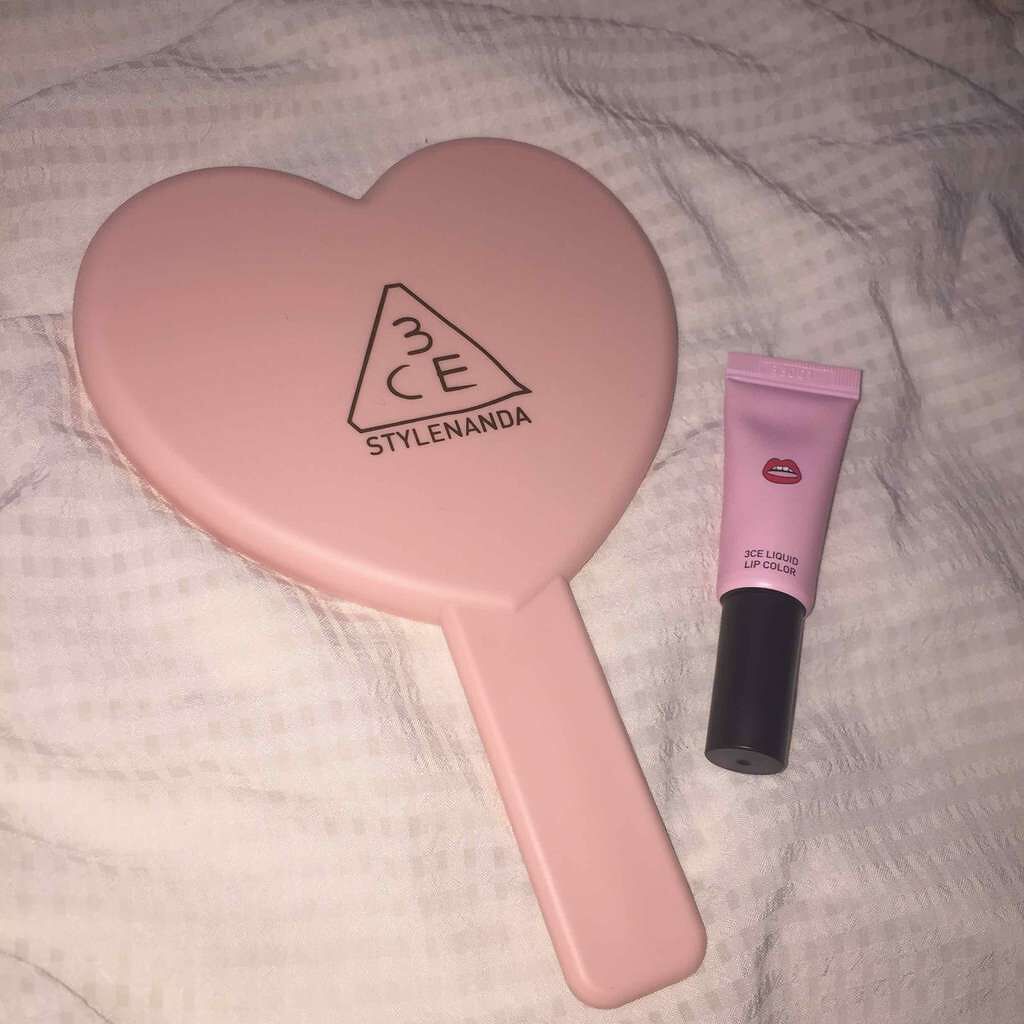 3CE LOVE 3CE heart hand mirrorのクチコミ「🖇3CE LOVE 3CE heart hand mirror:)♡♡

ずーーっと欲しいなっ.....」（1枚目）
