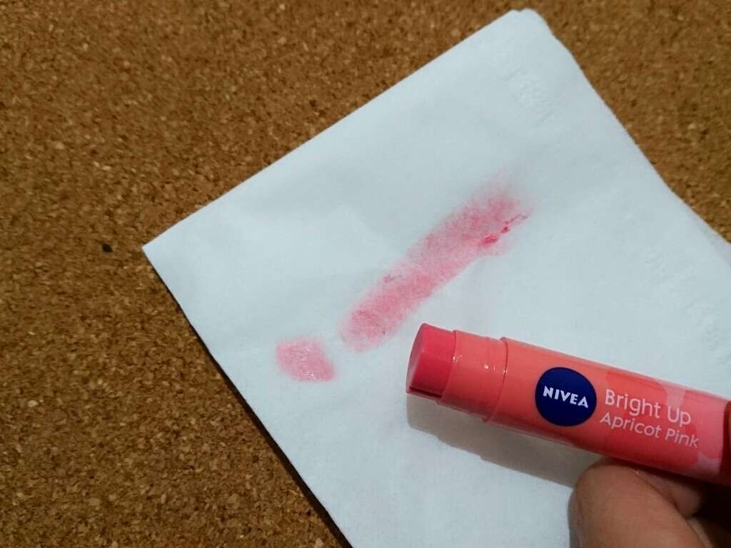 モイストピュアカラーリップ/ニベア/リップクリームを使ったクチコミ（2枚目）