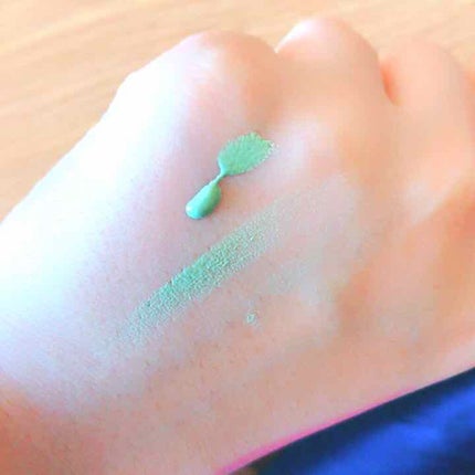 MARY QUANT アウト オブ サイト コントロールカラーのクチコミ「マリークワント🌸コントロールカラー(緑)
マリクワの化粧品はどれも可愛く肌に馴染みやすいもの.....」(3枚目)