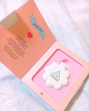 
LOVE 3CE CHEEK MAKER
#UNDER THE STARS

渡韓してSTYLENANDA明洞で購入
箱がすでに可愛いくてケースの形もお花🌸
お色はピンクでラメがキラキラ入ってます。
