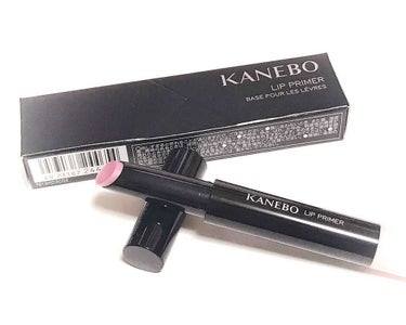 KANEBOシリーズのリッププライマーです！単体として使ってもよし💓マットリップや普通のリップの上から付けてもグロスのような付け感になり縦じわも目立たなくてとても万能です✨保湿もしっかりしてくれるので乾