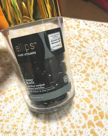 ellips ヘアビタミン
SHINYBLACK


お母さんがバリ島のお土産としてくれましたー！
最初は使い方がわからずあたふた（ ; ; ）
しかし使い心地はとてもいいです！

しっとりとまさに油の