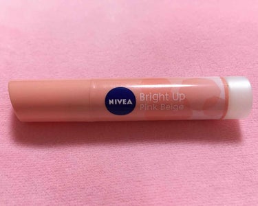 ニベア ナチュラルカラーリップブライトアップb💄
ピンクベージュ
薬王堂で購入

ナチュラルなカラーのリップが欲しくて購入。

私の唇の色が濃いからなのか、薄付きで、付けてるのか付けてないのかあんまり分