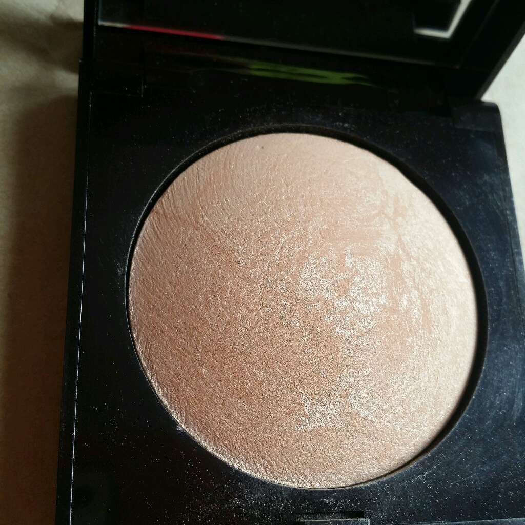 マットラディアンス ベイクドパウダー ハイライト01/ローラ メルシエ/パウダーハイライトを使ったクチコミ(1枚目)