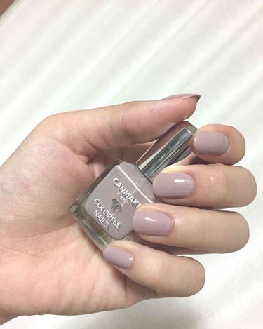 
カラフルネイルズ「62」です💅

大好き秋カラーのグレージュ🐭
こちらも昨年購入したもので、
現在も、店頭で販売されてるか
わかりません…すみません😖💧
これも一度塗りでこの発色！！
ムラなく塗れます