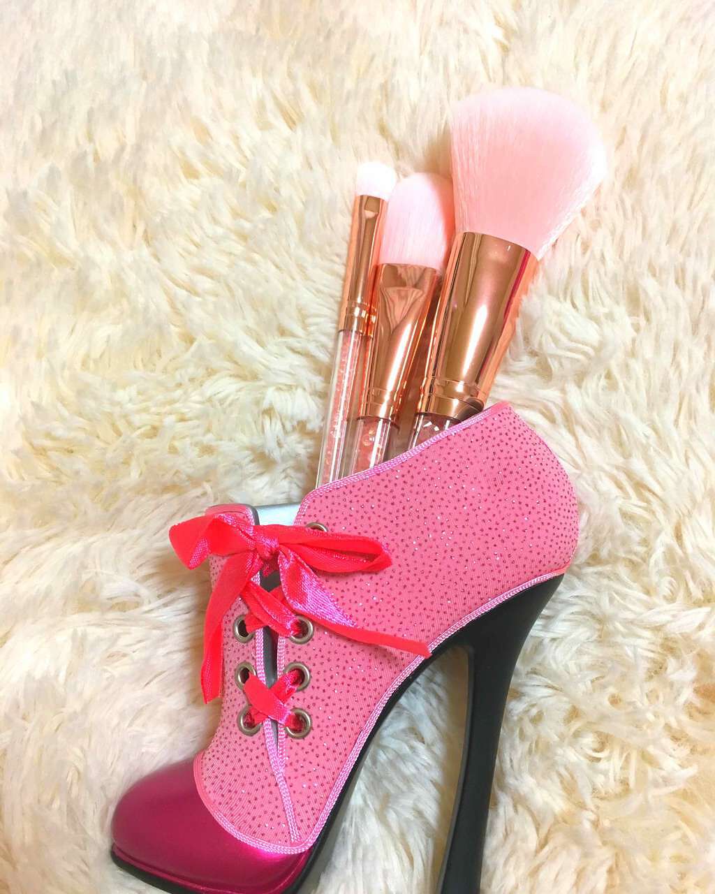 ひろろん  on LIPS 「コスメではないのですが、ヒールのブラシ立て👠こちらの商品は、楽..」(1枚目)