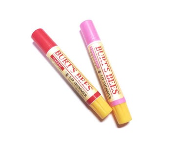 BURT'S BEES リップシマーのクチコミ「バーツビーズ リップシマー チェリー,ストロベリー✧*｡

ハワイに行った際に購入しました◟̆.....」（1枚目）