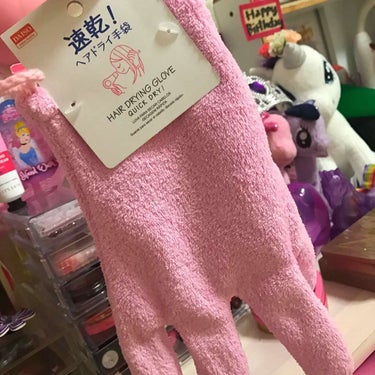 ヘアドライ タオル(?)

前にクチコミを見て、良さそうだったので買ってみました！
が、わたしの髪質が悪いのか濡れた髪だからしょうがないのか、張り付いて(?)うまく使えない…
あと、中から手だすと糸くず