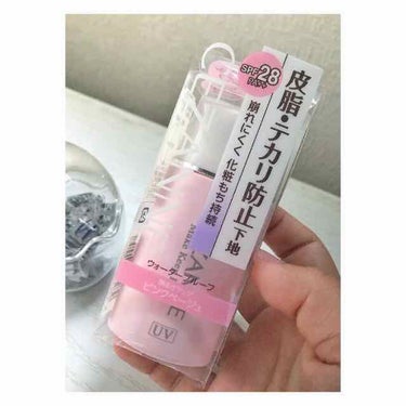 🎀セザンヌ    皮脂・テカリ防止下地🎀

この商品は、1年中テカテカ肌の私にとっては必需品ですね！😅笑笑

結構、油分を抑えてくれるのでいいと思います👍
ですが、乾燥肌の人には少しサラサラしすぎてしま