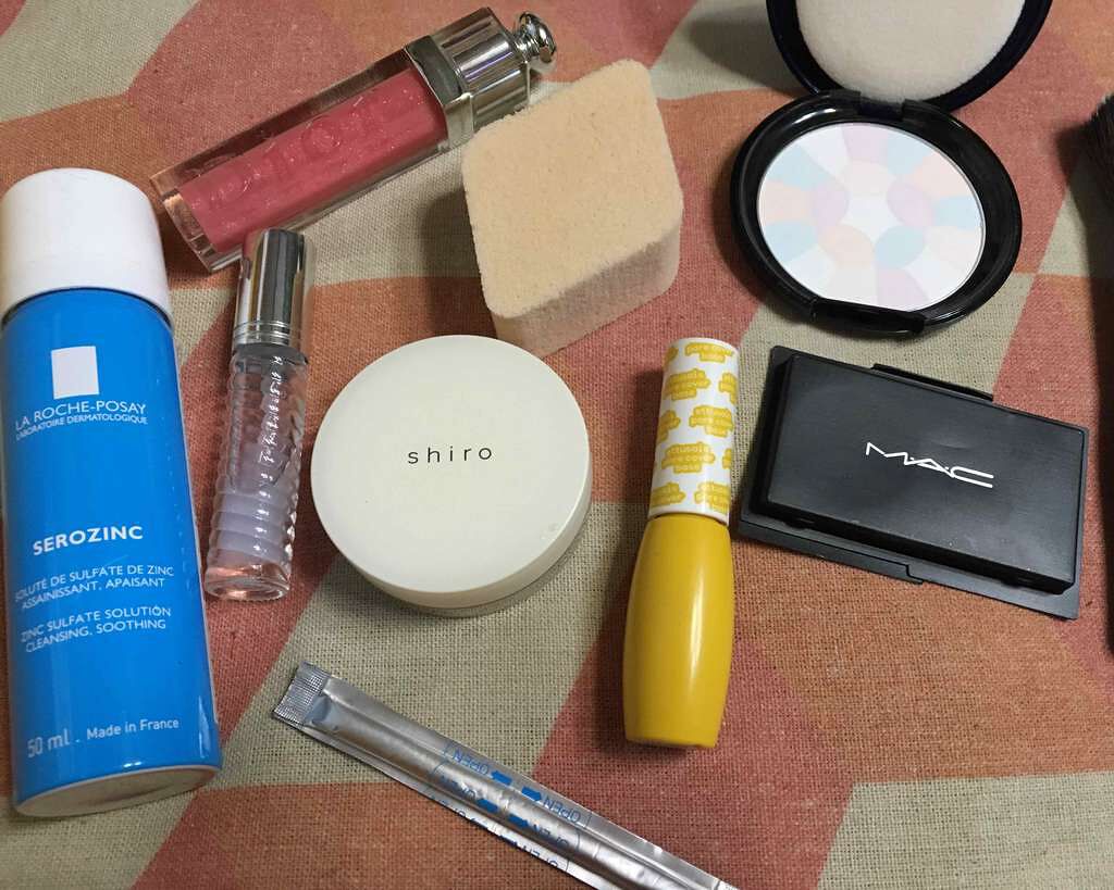 DAISO ぬれている綿棒のクチコミ「会社メイク、お直し編。笑

仕事の時はあまりメイク直し出来ず、極力崩れないメイクをしていますが.....」（1枚目）