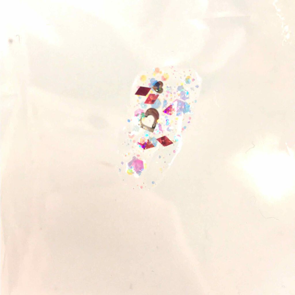 スパンコールネイルポリッシュ/IT'S DEMO/マニキュアを使ったクチコミ(2枚目)