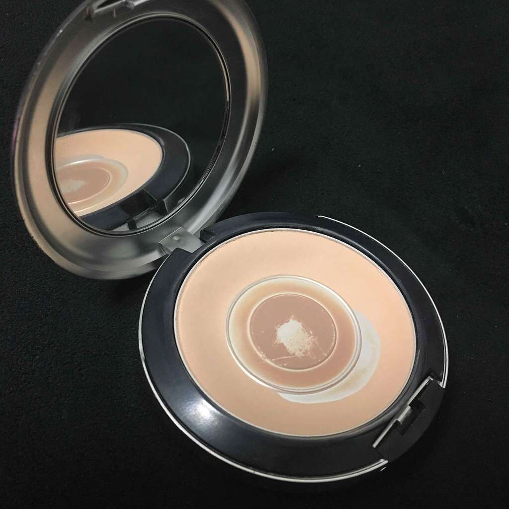 ライトフル C+ SPF 30 ファンデーション/M・A・C/パウダーファンデーションを使ったクチコミ(2枚目)