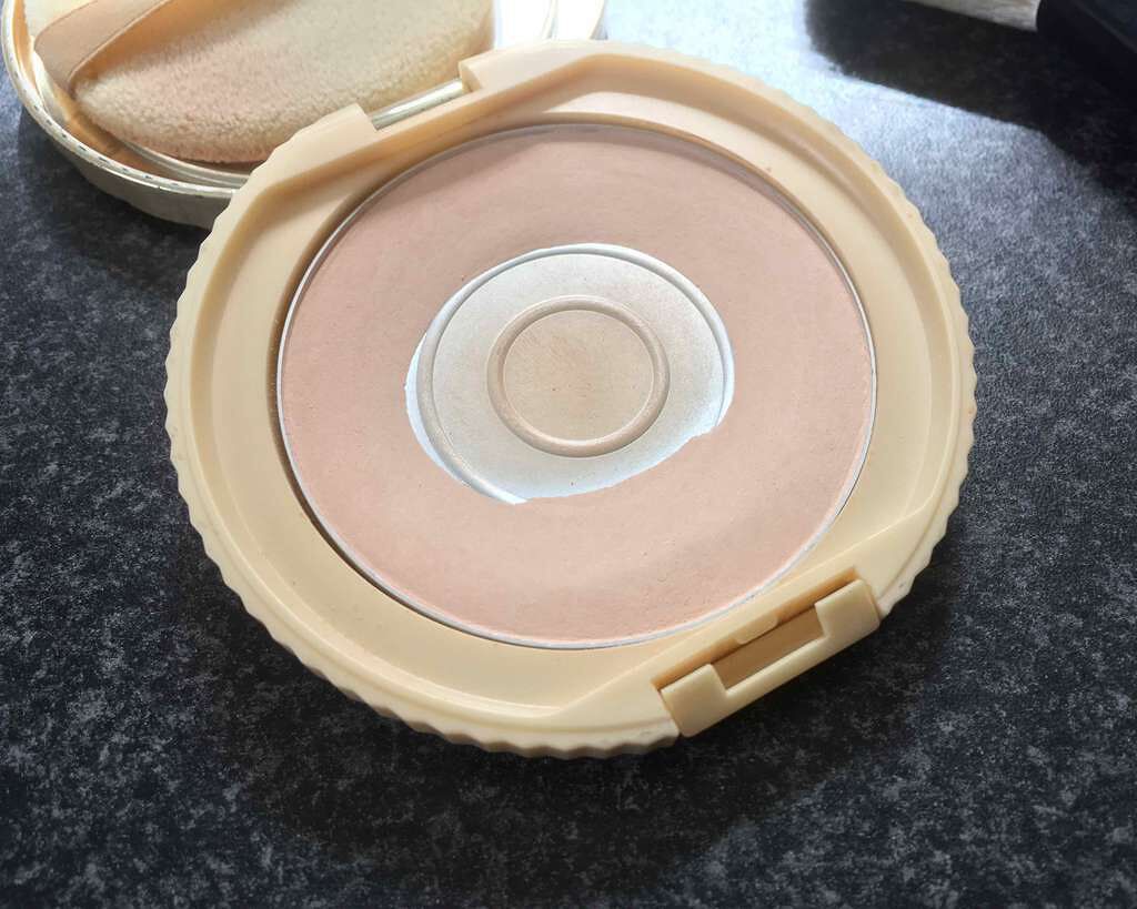 春姫 ファンデーションブラシ/DAISO/メイクブラシを使ったクチコミ（2枚目）