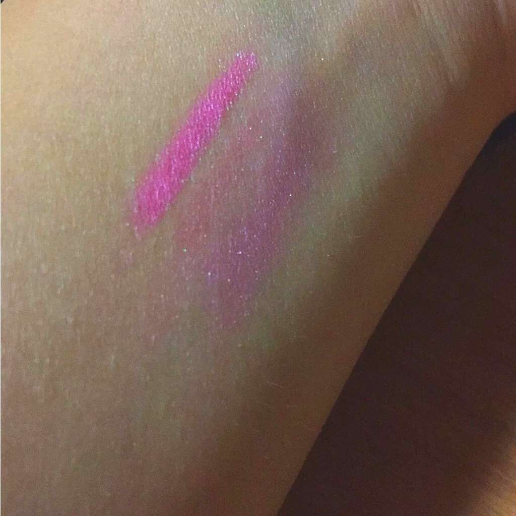 Art Collection AT なめらか アイライナーのクチコミ「DAISO100￥ のペンシルアイライナー
PINK 🌺🎟🏩🎀
うさぎ目メイクなどに使ってます.....」（2枚目）