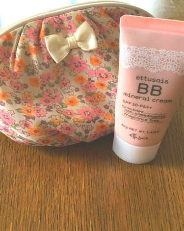 エテュセ BBミネラルクリーム 10明るい肌色
（1,800円）
使っても使ってもなくならない！コスパよし💕
肌にも優しいし、伸びもいいです☺️
しかもカバー力もあります✨
サラサラすぎず、ベタつきもせ