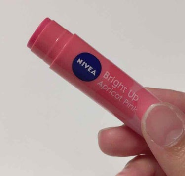 NIVEA ナチュラルカラーリップ ブライトアップ Apricot Pink

私の学校はメイク禁止でリップでさえもかなり厳しいのでバレないように…と購入しました！
塗ってみた感想はかなり微妙な感じでし