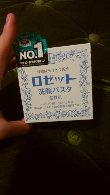 ロゼット洗顔パスタ荒性肌です！前は、Piuのパウダー洗顔料の美白タイプを使用していたのですがなくなって通販だと、届くのに時間がかかるしPiuは1600円と少し高めなのでどうしようか迷っていたらドラッグス