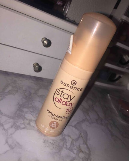 ステイオールデイ ロングラスティングメイクアップ/essence/リキッドファンデーションを使ったクチコミ(1枚目)