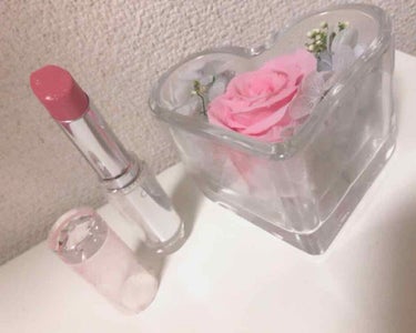 ❁︎.* CEZANNE ラスティンググロスリップ PK11

初めて買ったコスメ💄
リップなのに塗るとグロスのような質感でうるうるなリップに仕上がります。
程よいラメが入っていて反射ででｷﾗｯと光りま