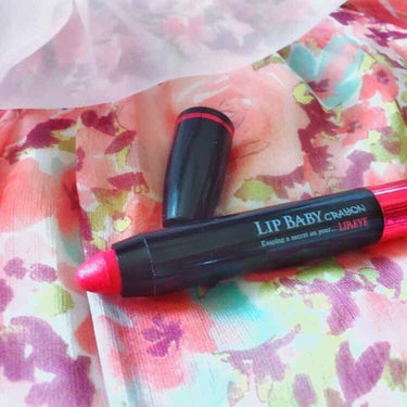 💁‍♀️LIP BABY CRAYON 
❥メンソレータムリップアイ(トラップピンク)

橋本環奈ちゃんがCMやってたやつです！
まず、黒猫かんながかわいい💕
そして、シックな見た目がかわいい💕
高1の