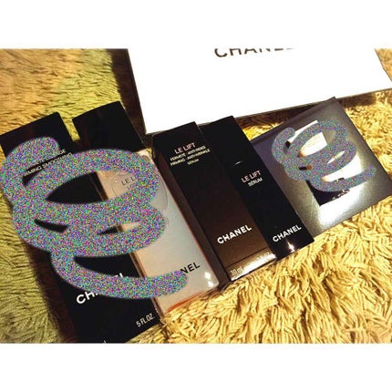 CHANEL LE L セラムのクチコミ「ハリ・弾力を与え、ふっくらとしたなめらかな肌に導き、気になるサインを目立たなくします✨
フェイ.....」(1枚目)