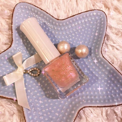 DAISO ウィンマックス ネイルスパークスのクチコミ「ダイソーで大好物のピンクのきらきらを発見👀💕
ウィンマックスネイルスパークスのオーロラコート.....」(1枚目)