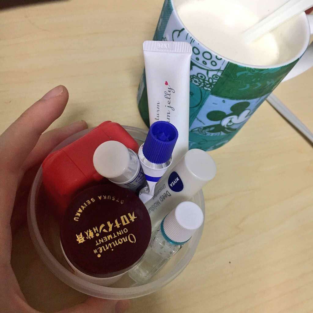 無印良品 ポリプロピレン メイクボックス 1/4のクチコミ「詰め込み式コスメ収納(笑)
見やすく取り出しやすく、片付けやすい収納を目指してます。
机の上の.....」（3枚目）