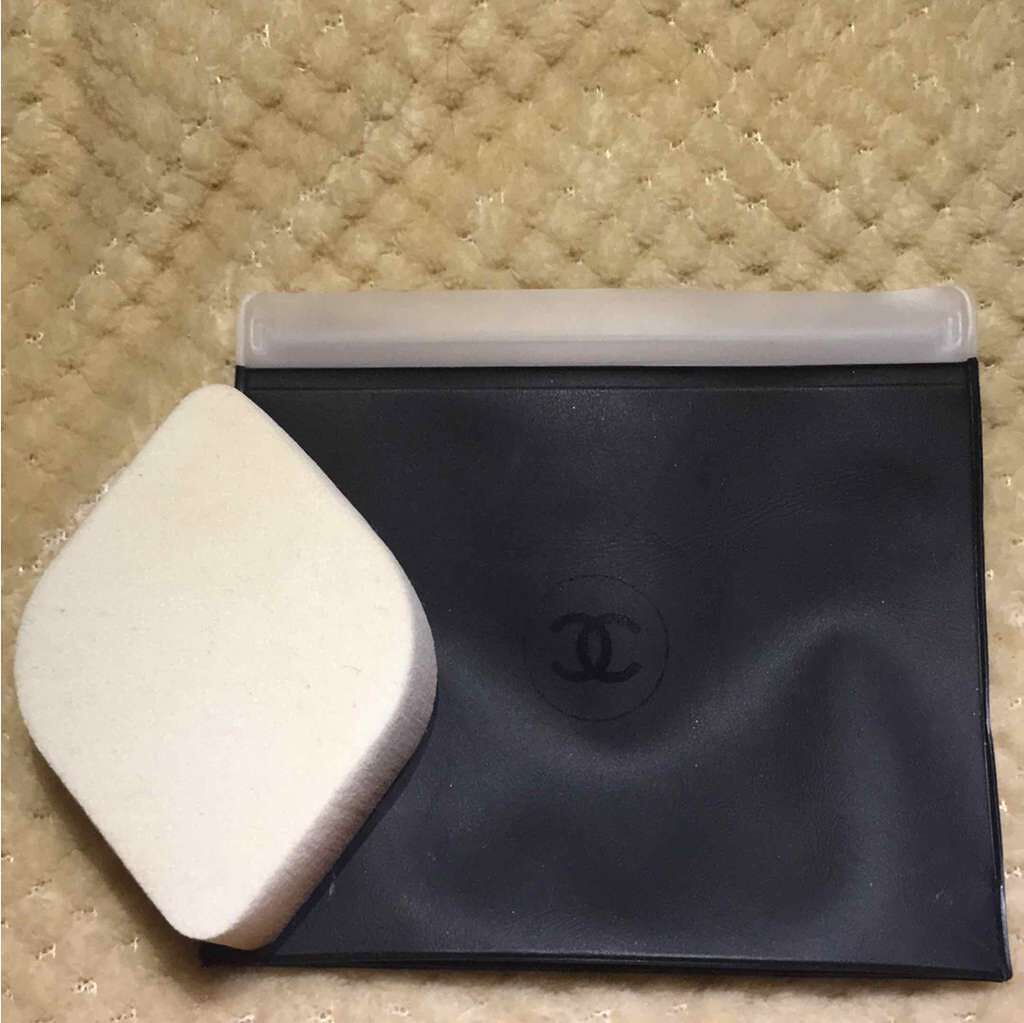 ひなり on LIPS 「☆CHANELスポンジCHANELの中で1番安いものだと思いま..」(1枚目)