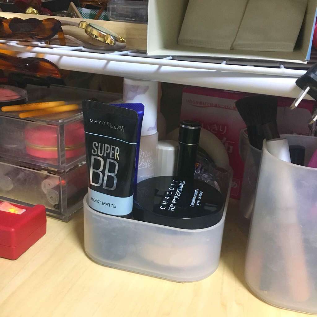 無印良品 ポリプロピレン メイクボックス 1/4のクチコミ「詰め込み式コスメ収納(笑)
見やすく取り出しやすく、片付けやすい収納を目指してます。
机の上の.....」（2枚目）