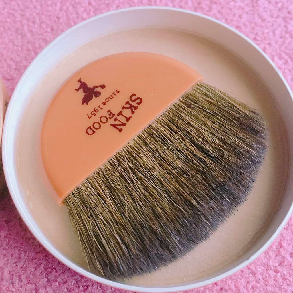 きょうもと on LIPS 「SKINFOODハイライトパウダー高く見せたいところに乗せると..」(2枚目)