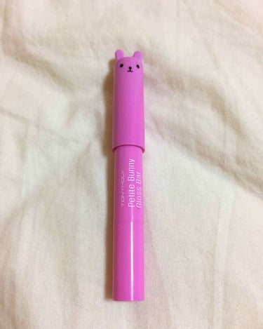 【TONY MOLY】
【Patite Bunny Gloss Bar】

艶があり、大粒のラメがとってもキラキラ✨
見た目が可愛くてパケ買いしちゃいました！
これすごくいい匂いがするんです！！こちらは