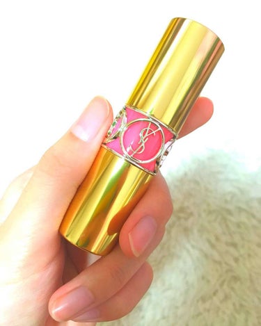 YSL 41 コライユアポルテ

可愛いらしいサーモンピンクの色味です💕
上からグロスを重ねなくてもプルッとした唇になります💋✨
マンゴーフルーツのような甘い香りが好き嫌い別れる点ではあると思いますが、