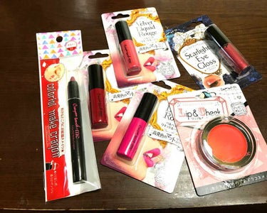 先日、CAN☆DOで新作コスメなどを買ってきたのでレビューします😊

・ベルベットリキッドルージュ💄
正直、私はこれの匂いがダメでした😰
甘ったるいバニラのような匂いにビニールのような匂いが混じったよう