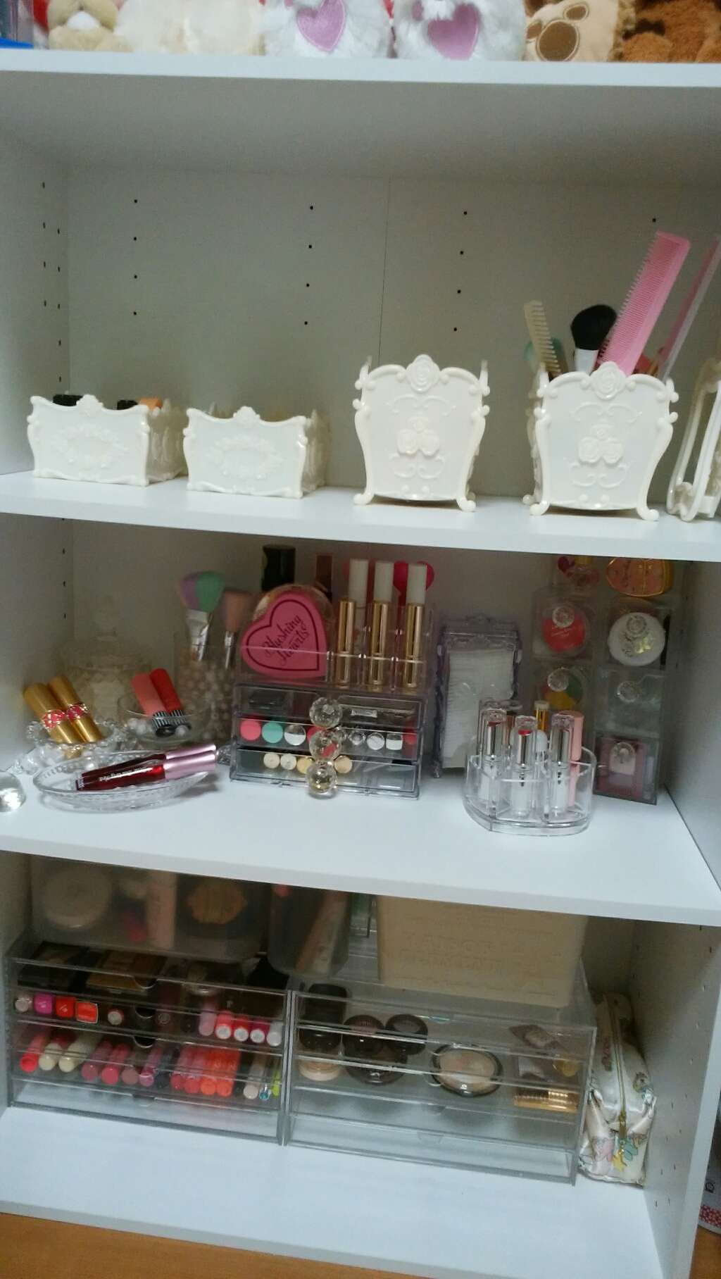 ゆぅくま🐻🌈 on LIPS 「今日は私の最近のコスメ収納をご紹介します!まだまだ改善したいと..」(1枚目)