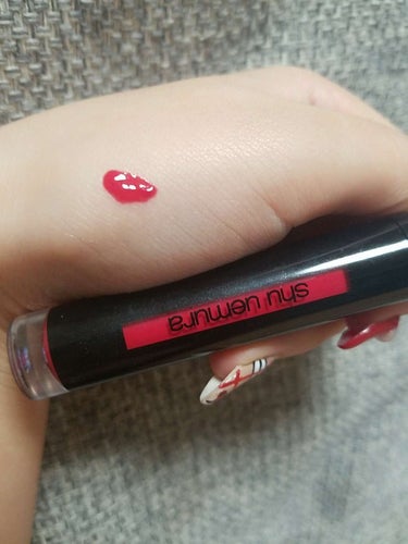 
⭐shu uemura ラックシュプリアRD04 シュウレッド

グロスみたいですが、塗るとサラッとしていて不快感がありません🙄💭
でもツヤツヤしてて潤っているように見えますなにより色味がとっても可愛