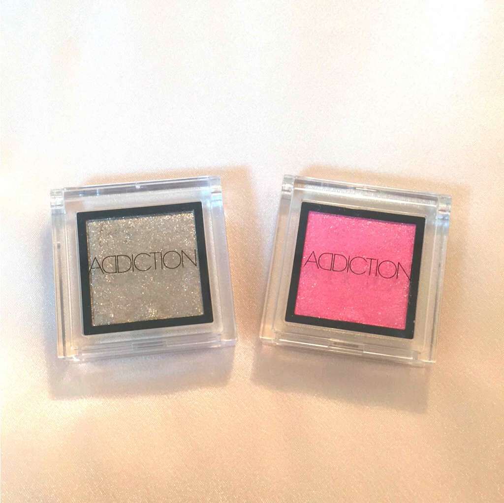 ('ω' oADDICTIONの単色アイシャドウ♡o
この前緑系を3色買って気に入ったので
人気色2つを買ってみました⸜( ´ ꒳ ` )⸝♡︎


左から
『THE EYESHADOW』
【Mariage 092】
【Miss You M