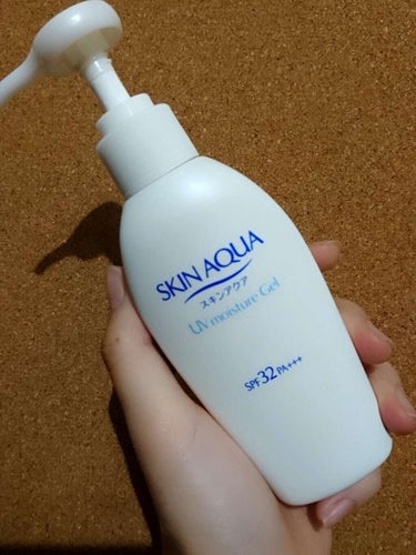 SKIN AQUA スキンアクア
SPF32 PA＋＋＋

商品はポンプのやつが見つからなくて……。

今の時期でもこれを付けてます！
逆に今の時期でもつけた方が日焼けは絶対しないです！
冬は夏より油断