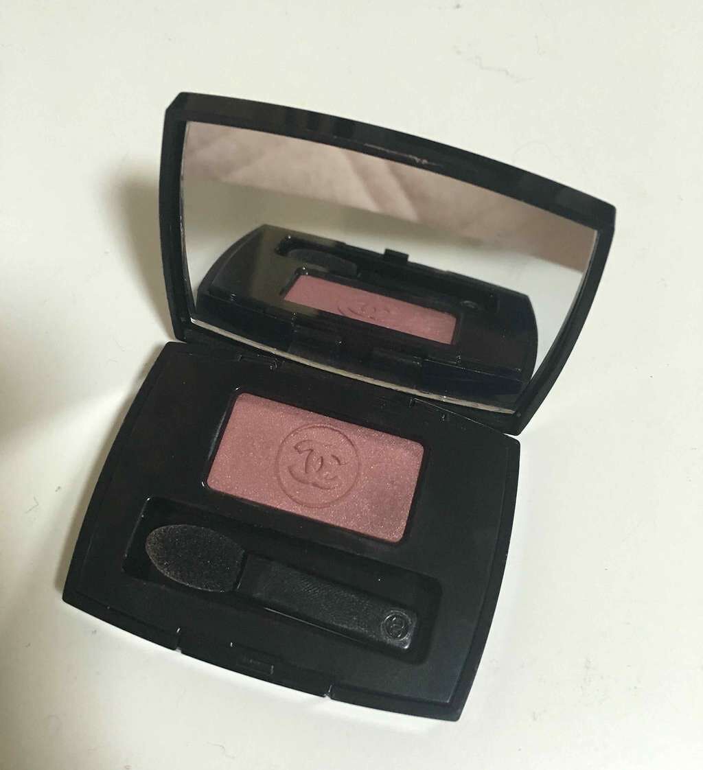 オンブル エサンシエル 106 ヘジタシオン/CHANEL/単色アイシャドウを使ったクチコミ（1枚目）