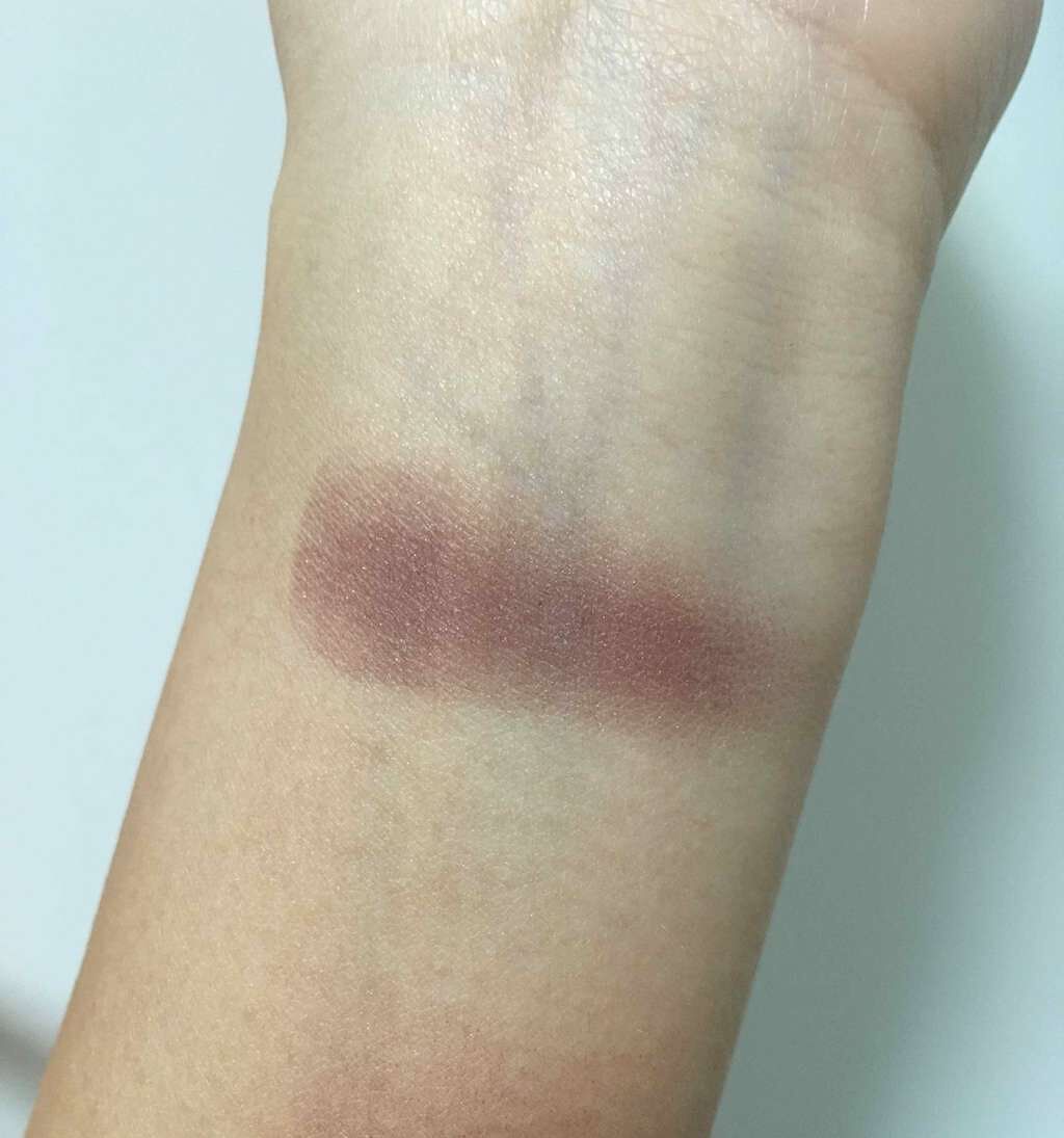 オンブル エサンシエル 106 ヘジタシオン/CHANEL/単色アイシャドウを使ったクチコミ（3枚目）