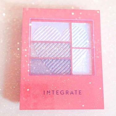 【INTEGRATE  トリプルレシピアイズ】

秋っぽい色のアイシャドウが欲しいなと思い、先日購入しました！
購入したカラーはRS705番です✨✨

まずびっくりなのが「発色の良さ」で、
塗った瞬間の