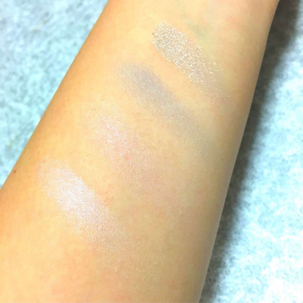 RMK フューチャーアイシャドウパレットのクチコミ「RMK
フューチャーアイシャドウパレット
Fu シルクサテンホワイト

見た目も可愛く
そして.....」（2枚目）