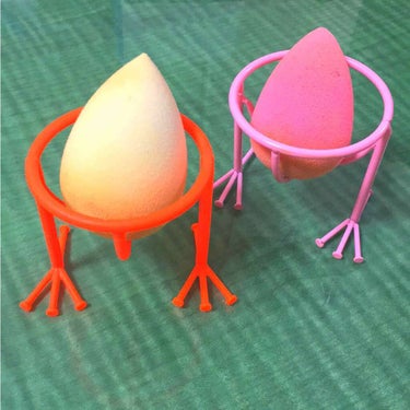 beauty blender セフォラで購入しました。
ピンクと白

製造国アメリカ

ピンクの方は最初ピンク色落ちが凄かったです（汗）着色料が濃い！
水もピンクになる
なので白も買ってみたけど色落ちは