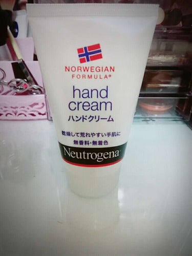 ノルウェーフォーミュラ ハンドクリーム（無香料）/Neutrogena/ハンドクリームを使ったクチコミ（1枚目）