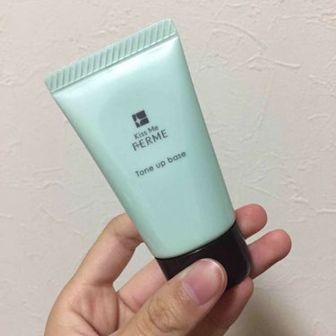 キスミー
フェルムトーンアップ化粧下地

SPF39、PA+++のグリーンの下地です🍀
(2枚目手が汚くてすいません、ちょっとカサカサしてます😵)

あまり白浮きせず、保湿力のある下地が欲しくてこれを買