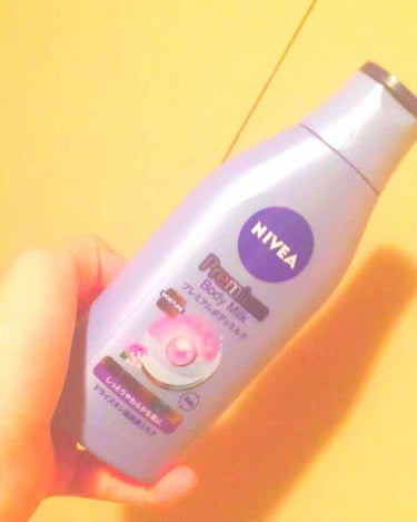 NIVEA Premium Body Milk

本当に神です👼🏼💕

リピート３回目です!!

超乾燥肌タイプなので
どんな人でも大丈夫だと思います!!

お風呂上がりなどに、
マッサージをしながらつ