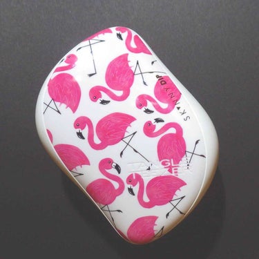 ▶︎TANGLE TEEZER  Compact Styler 
< スキニーディップ“フラミンゴ” >

値段 2,484円 ( 税込 )

肌感 ◎
外観 ◎

ブラシが柔らかく、綺麗に髪を解きほぐ