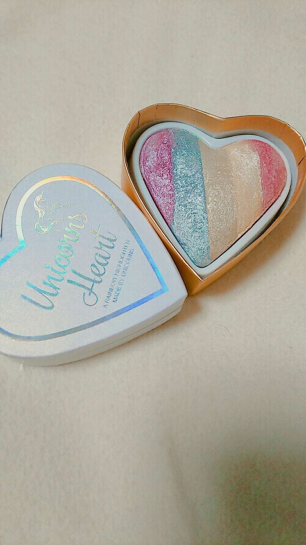 ハートハイライター ユニコーンハート/MAKEUP REVOLUTION/パウダーハイライトを使ったクチコミ（2枚目）