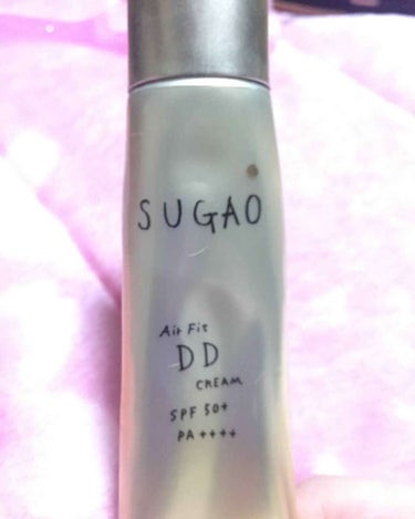 SUGAOのDDクリーム

SUGAOの商品は初めて使ったのですが
自分の中でSUGAOの商品はサラサラする
印象でしたがこのDDクリームは油分が多く
オイリー肌な私には合いませんでした💦


伸びは良