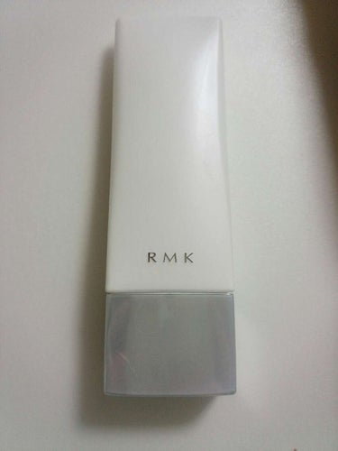 【RMKベースメイク】
RMK ロングラスティングUV
SPF45 PA++++です。ブルーの化粧下地です🐬💫

店頭でタッチアップしてもらって購入しました。私は鼻と頬内側の赤みが気になるのでブルー下地